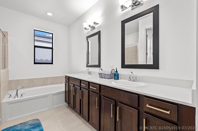 Building Photo - 16462 Sea Turtle Pl