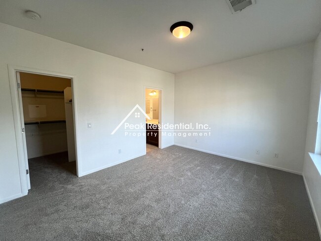 Building Photo - Spacious 3bd/3ba North Natomas Townhouse