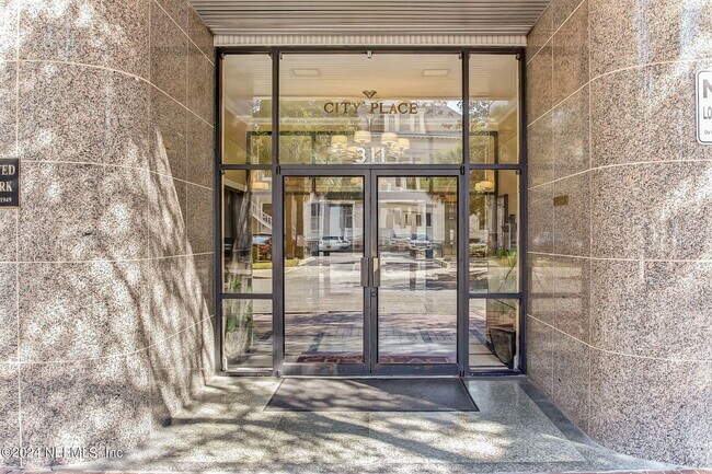 Building Photo - 311 W Ashley St