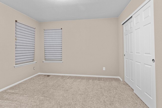 Building Photo - Beautifully Upgraded 3-Bedroom Home in Prairie Village with Finished Basement