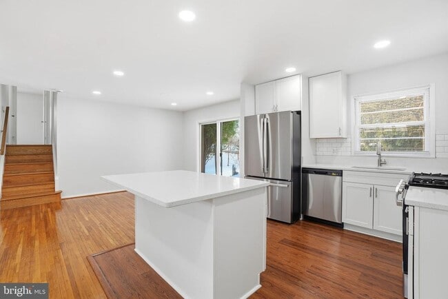 Building Photo - 6427 Pima St