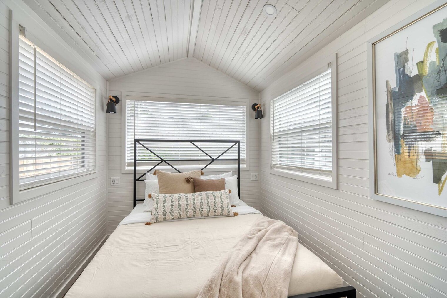 Building Photo - 4128 N Montana Ave