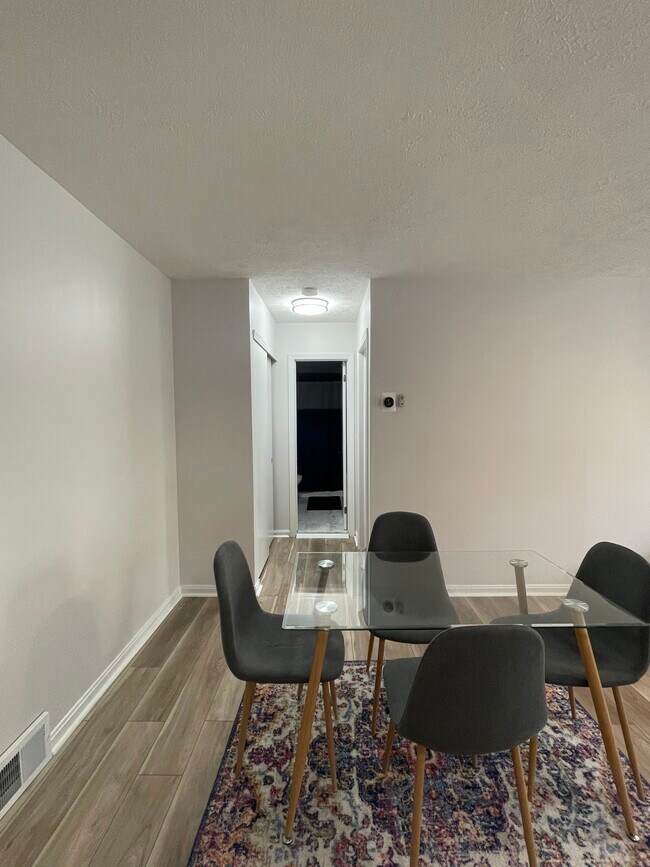 Building Photo - 7010 Carriage Hill Dr