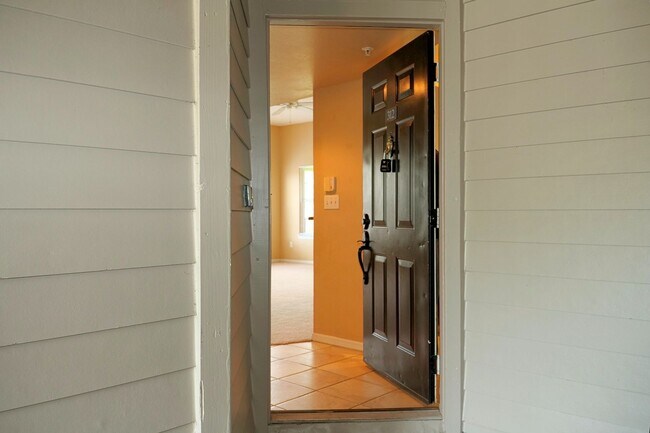 Building Photo - Sabal Point Gated Community in Longwood 2Bedroom 2bathroom on 3rd floor with screened in Lanai