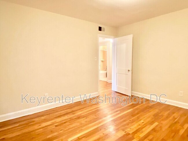 Building Photo - 4615 Central Ave NE