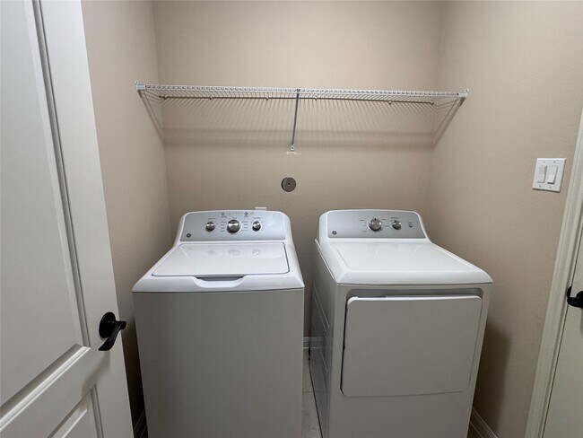 Building Photo - 7639 Daisy Port Ln