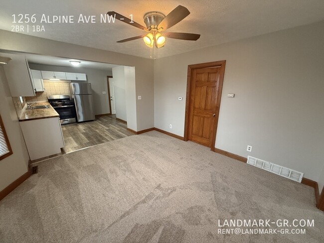 Building Photo - Spacious 2 Bed, 1 Bath – Updated & Ready t...