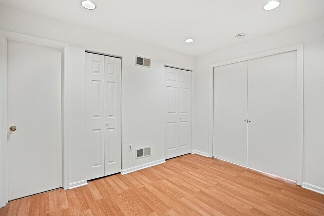 Building Photo - Wonderful Woodley 1 Bedroom with Parking