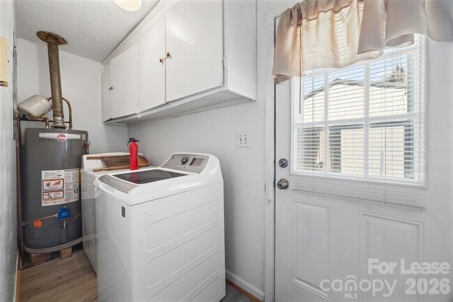 Building Photo - 1037 Stoneybrook Ln