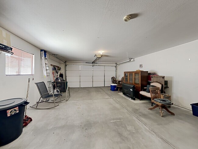 Building Photo - Fully furnished short term rental less then 6 months great for winter rental