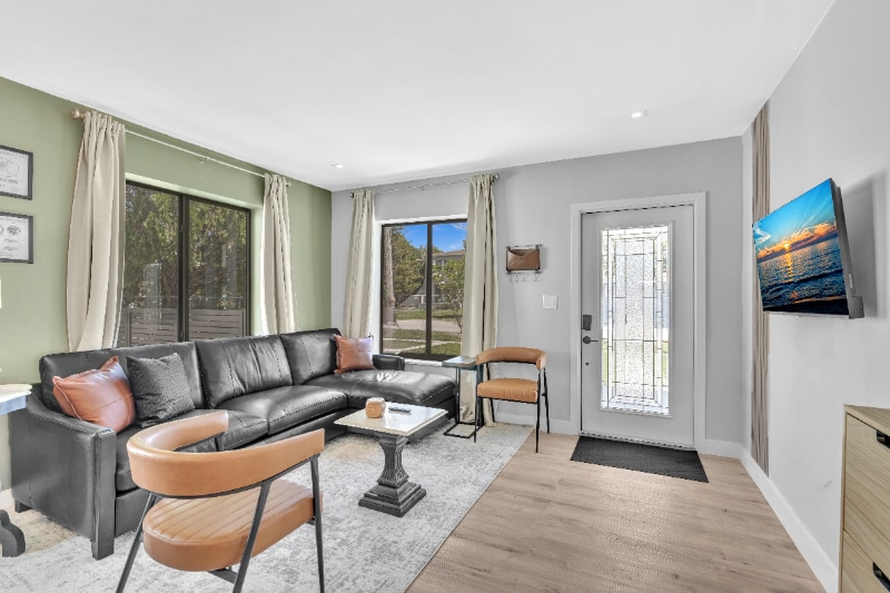 Building Photo - 310 SW 31st Ct