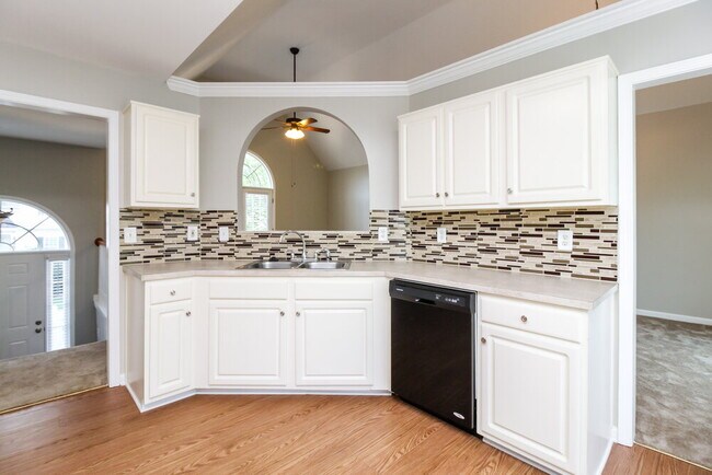 Building Photo - 5981 Tate Dr
