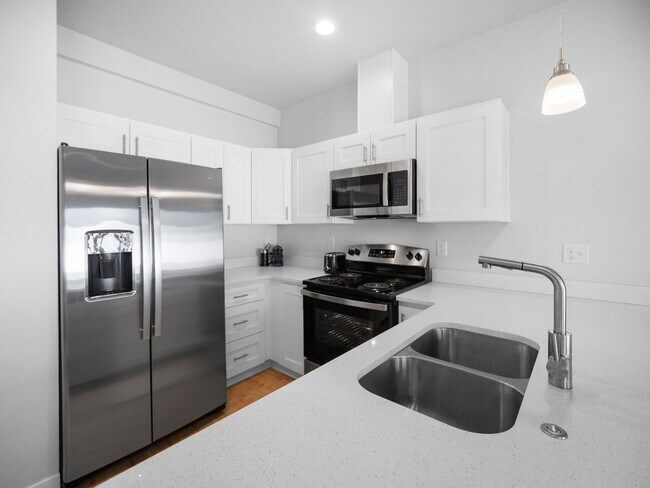 Building Photo - 3-Bedroom Home with Private Garage and Fen...
