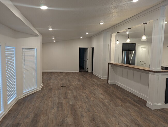 Building Photo - 16867 Whittier Dr