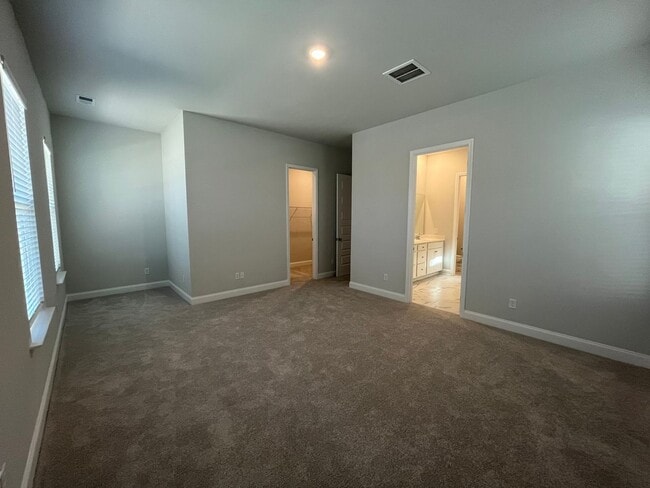 Building Photo - Stunning 4 Bedroom 4.5 Bath Home In Summer's Corner~