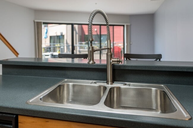 Building Photo - Condo: $1695 Rent - 1 bed/1 bath