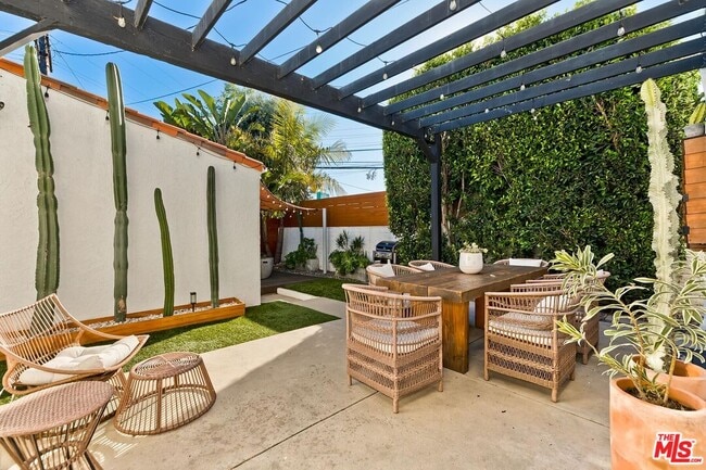 Building Photo - 810 Commonwealth Ave