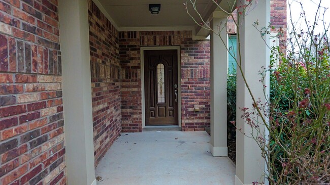 Building Photo - 4/2.5 Rental in Summerlyn Subdivision, Lea...