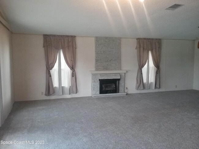 Building Photo - 1609 Ridge Dr