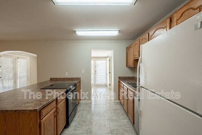 Building Photo - 522 E Balboa Dr