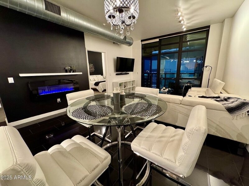 Building Photo - 310 S 4th St