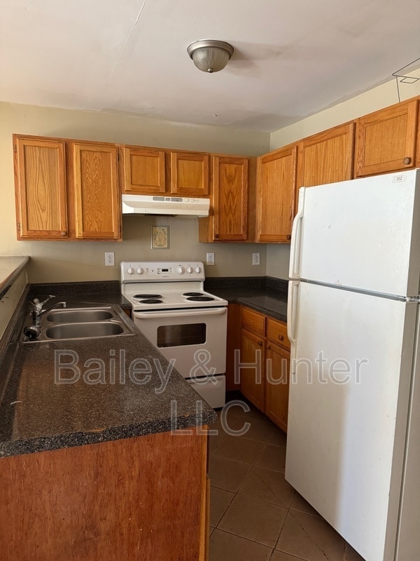 Building Photo - 218 Crumley St SW
