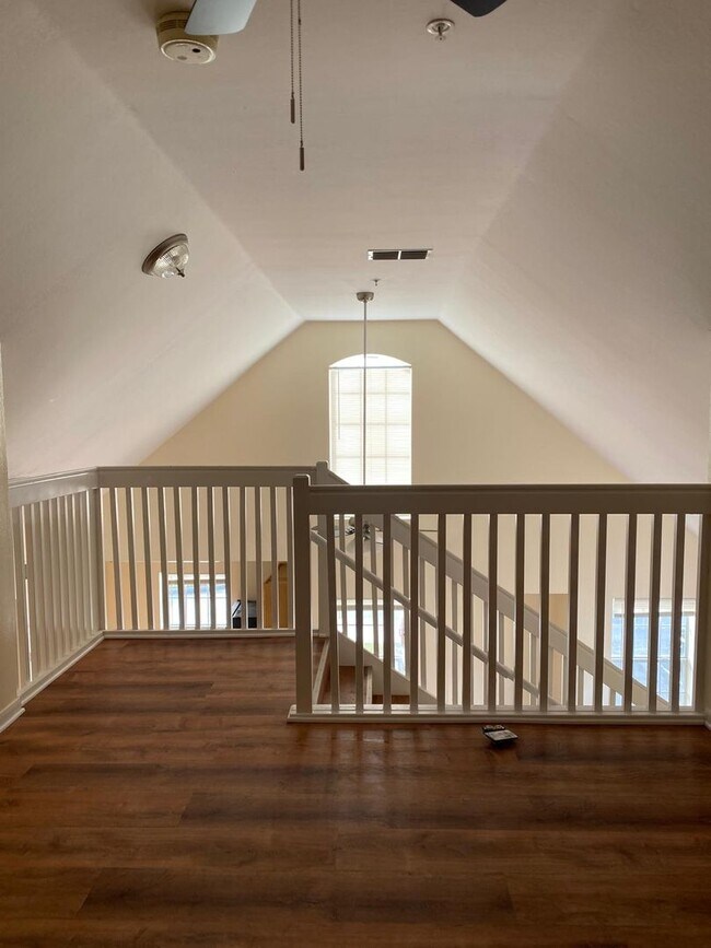 Building Photo - 1 bedroom 1 bath condo