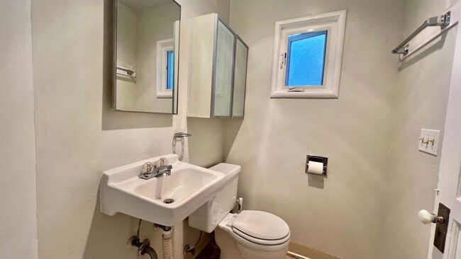 Building Photo - Charming Duplex Lower Unit – 2bd 1ba Nestl...