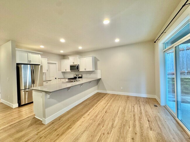 Building Photo - What Beauty! Live with serenity ~ Short distance to the heart of hazel Dell