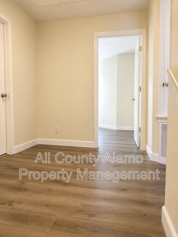 Building Photo - 9023 Mountain Field Dr