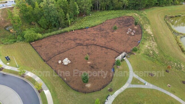 Building Photo - 5000 Arkose Dr