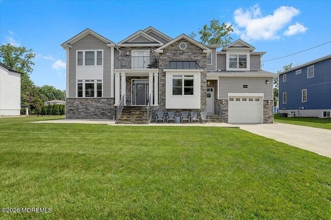 Building Photo - 475 Monmouth Pl