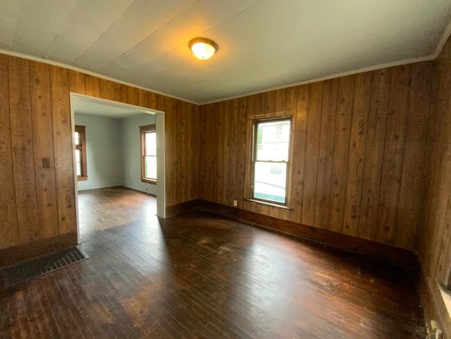 Building Photo - 1207 N Walnut St