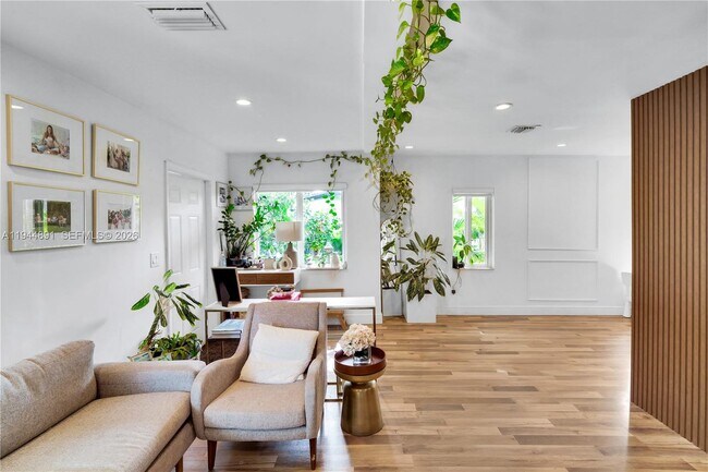 Building Photo - 1450 SW 20th Ave