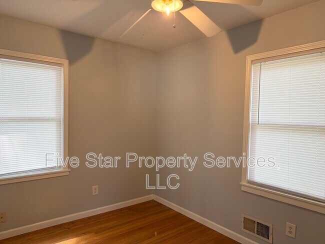 Building Photo - 1028 W Iles Ave