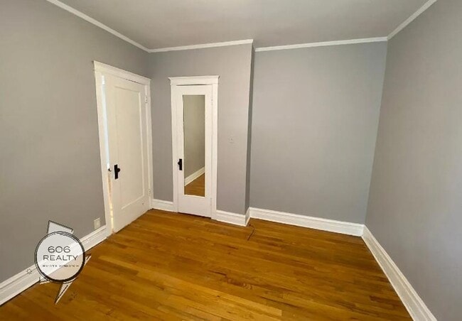 Building Photo - East Albany Park Apts for Rent!