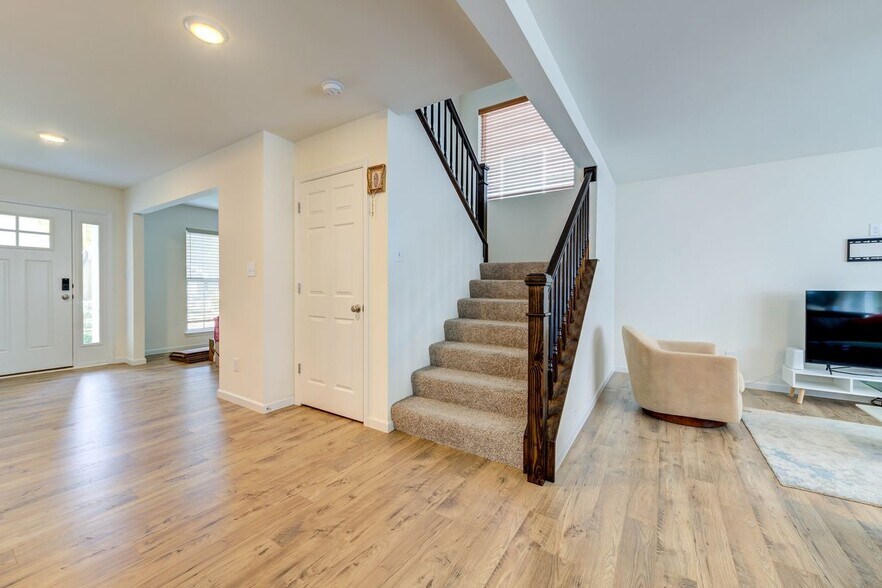 Building Photo - 732 Fox Creek Dr