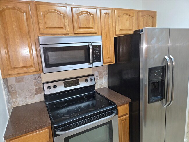 Building Photo - 8917 NW 28th Dr