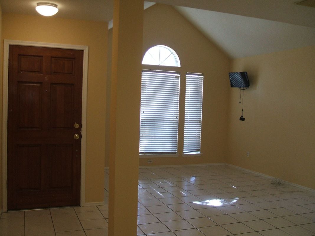 Building Photo - 8978 Dawnridge Dr