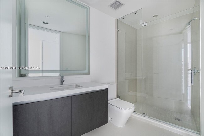 Building Photo - 851 NE 1st Ave