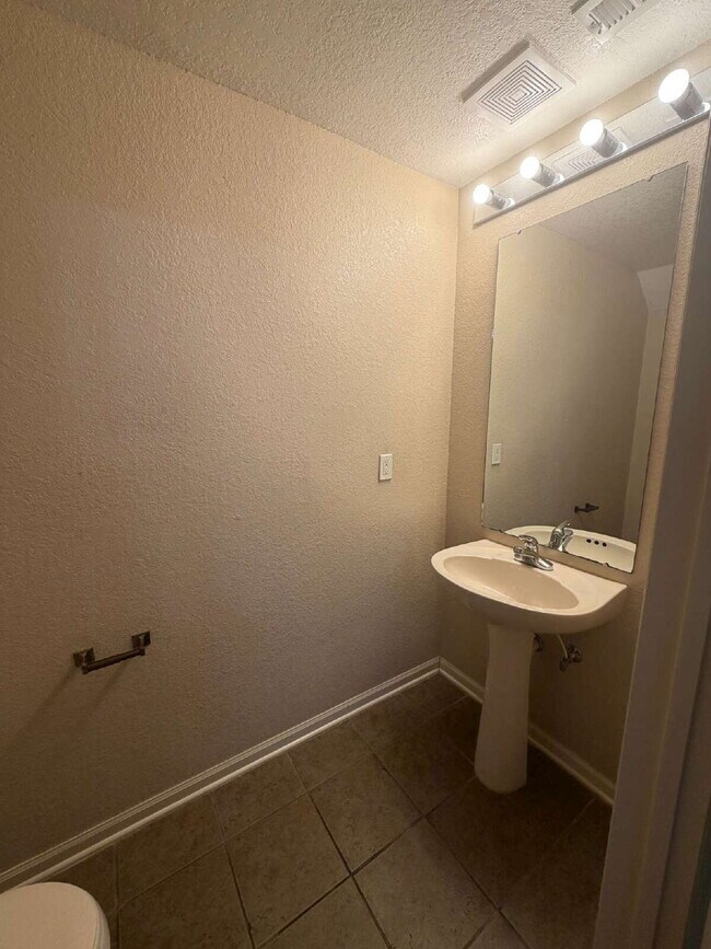 Building Photo - Luxurious 3-Bedroom Condo in Panama City, FL with Spacious Layout and Modern Amenities!
