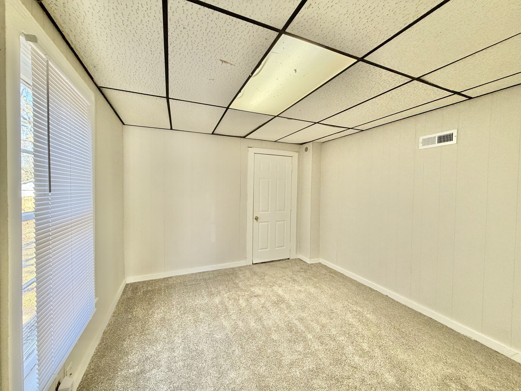 Building Photo - 757 W Grand Ave