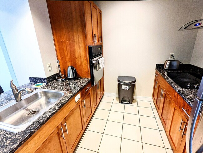 Building Photo - 175 Blossom St