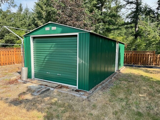 Building Photo - Rural 3 Bed/2 Bath with Office and Large Lot!