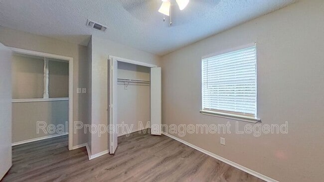 Building Photo - 2902 S Fielder Rd