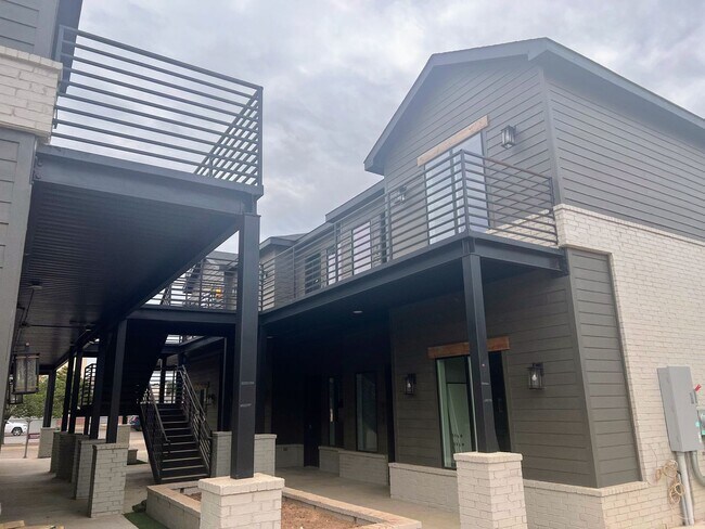 Building Photo - The Court At Overton