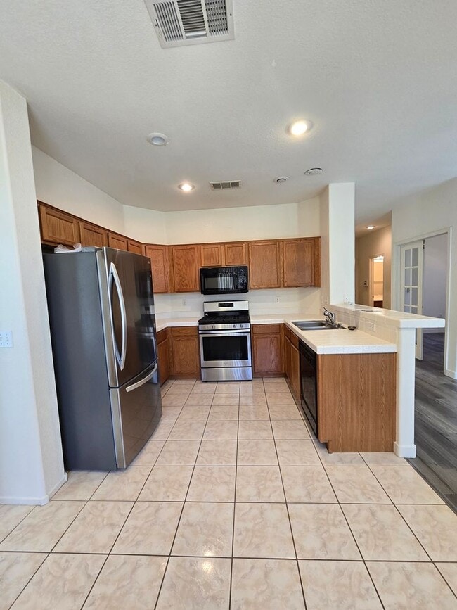 Building Photo - A Fabulous 3 Bedroom Home in Seven Hills
