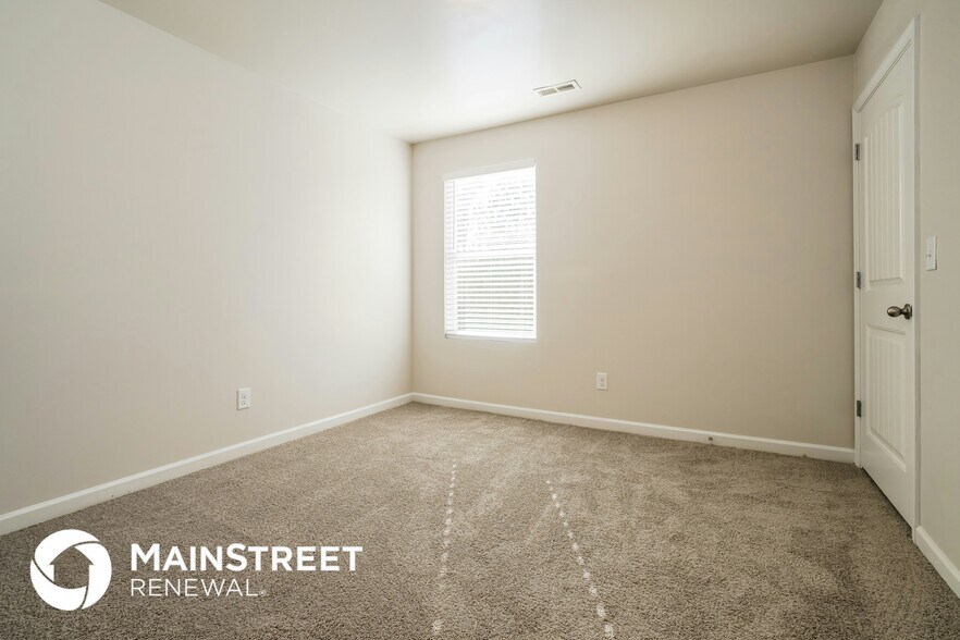 Building Photo - 4691 Woodford Cir