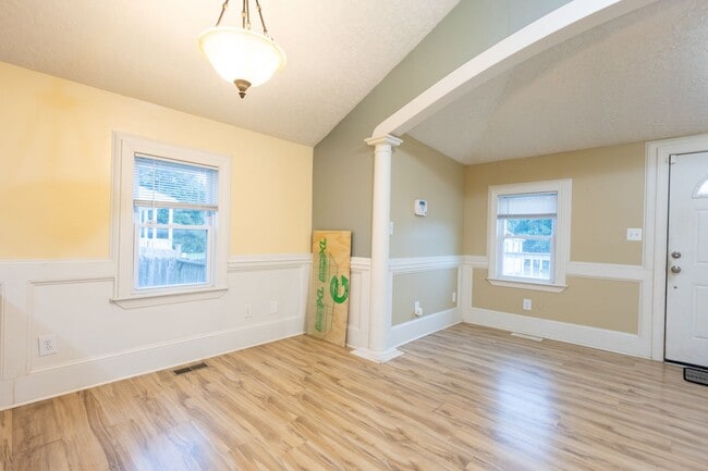 Building Photo - Cozy 3 BR/2 BA Single-Family Home in Halet...