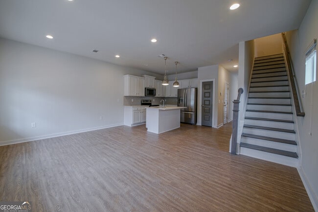 Building Photo - 305 Lorien Way